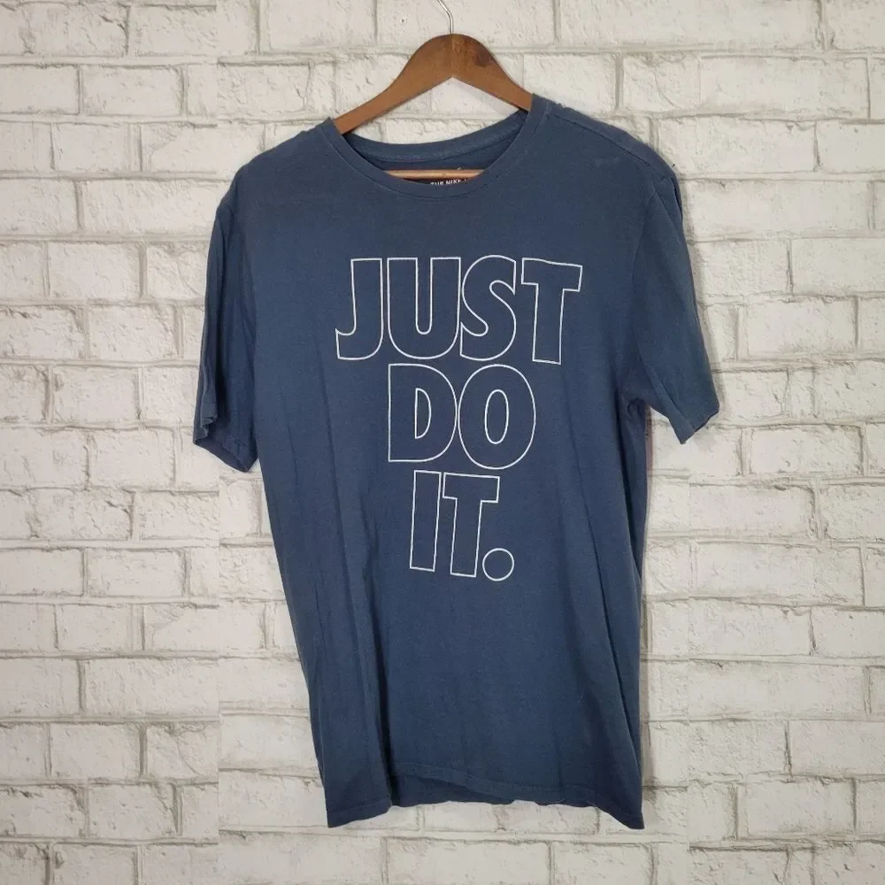 NIKE short sleeve graphic tee
